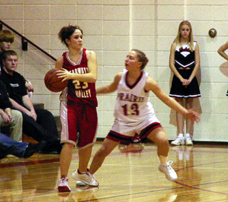 Vanessa Sonnen defends C.V.'s Carrie Thompson.