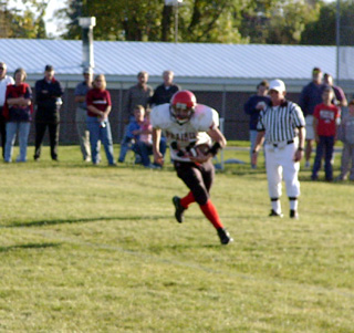 Kelby Wilson runs a bootleg to the left for a 5-yard touchdown play.