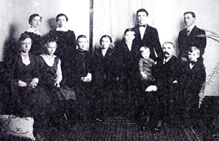 The Alois Holthaus family in the Spring of 1918. Julius is at upper right.