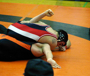 Nick Uhlenkott picks up 3 points for a near fall in the championship match.