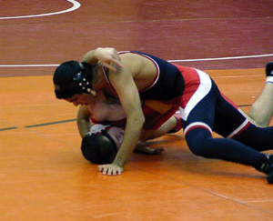 Richard Sonnen scores a takedown for an early lead.