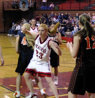 Natalie Arnzen battles for position against Kendrick.