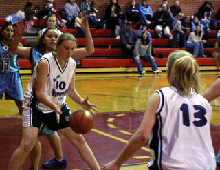 Amber Nuxoll takes a pass in the low post from Cori Wemhoff, 13.