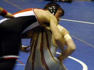 Nick Uhlenkott vs. Tyler Jackson of Kamiah in the championship match.