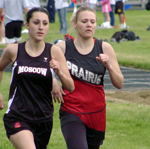 Bridget Enneking in the 800.
