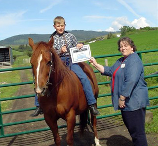 Derek Nuxoll receives his certificate and gift card from Shari Kuther.