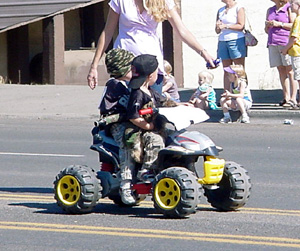 Damein Forsmann and Derk Shears won the 0-4 age group in the Kiddies Parade.