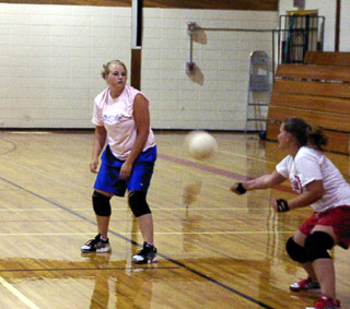 Shandrie Poxleitner passes during a drill as Sarah Forsmann watches.