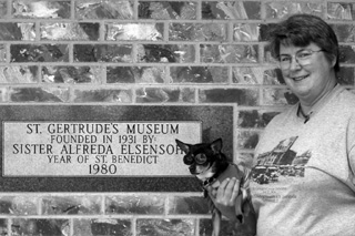 Sandy with her chihuahua, Chiquitita.