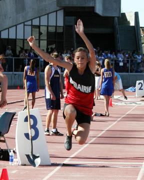 Gina Holthaus tied her personal best and finished 6th in the long jump.