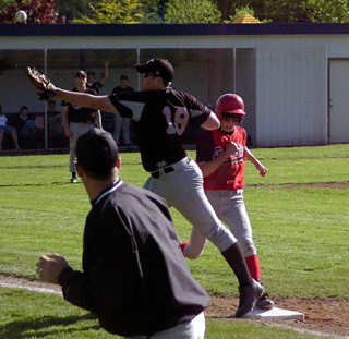 Nate Kaschmitter reaches first against Kendrick as the throw went wide.