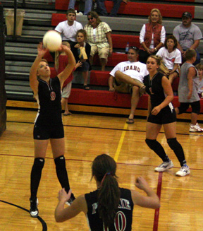 Brianne Stubbers makes a set. At right is Chantel Boniecki while back to the camera is Tiffany Schaeffer.