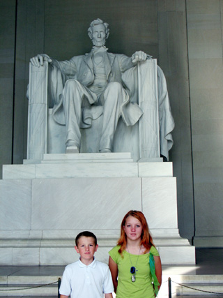 Drew and Danielle Cochran at the Lincoln Memorial in Washington DC.