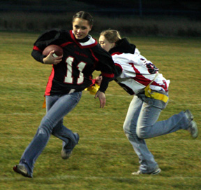 Leora Laurino tries to tackle Casandra Schaeffer.