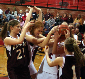 Sarah Arnzen battles for the ball.