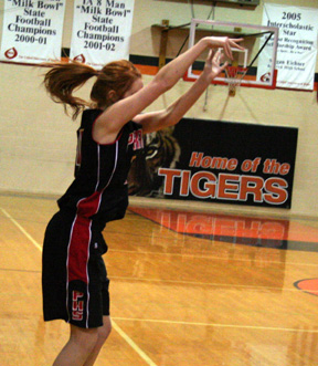 Sarah Arnzen shoots a 3-pointer (that went in).