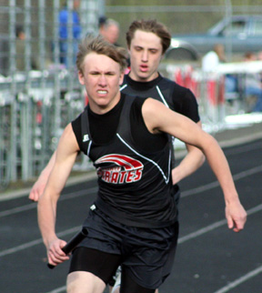 Kyle Daly hands off to Devin Schmidt in the 4x200 relay.