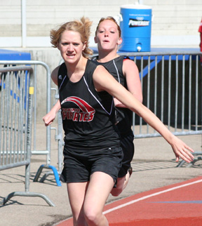 Kayla Lorentz hands off to Katie Nuxoll in the 4x200 relay.