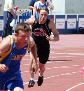 Kyle Daly gets a good start in the 4x400 relay.
