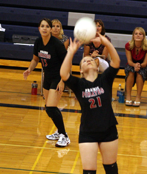 Jennifer Enneking makes a set. At left is Sam Johnson.