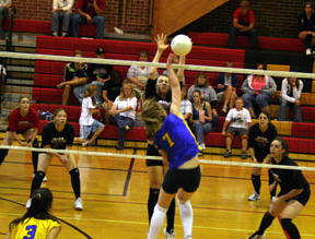 Kayla Johnson stuffs a Nezperce spike attempt at the Gar-Pal Tournament as the rest of the team watches. From left are Leora Laurino, Jennifer Enneking, Sam Johnson and Kaylee Uhlenkott.