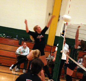Chelsea Long scores a kill lefthanded at Culdesac.
