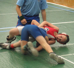 Kellie Heitman turns her opponent.