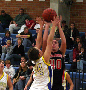 Kaylee Uhlenkott puts up a shot.