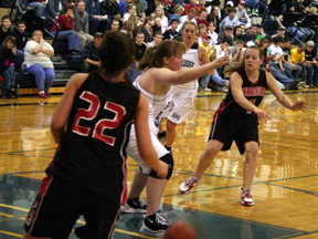 Jennifer Enneking makes a bounce pass to Amber Holthaus who then made a lay-up.