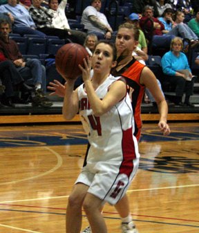 Alena Hoene is open for a shot against Kendrick.