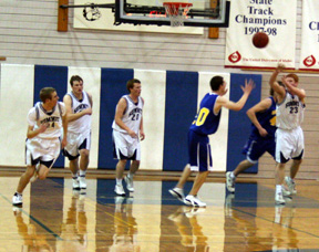 David Johnson makes an outlet pass to Dylan Prigge after making a steal. Also shown are Chase Nuxoll and Dustin Lustig.