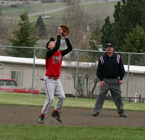 Steven Baerlocher gets ready to catch a pop fly in the Culdesac game.