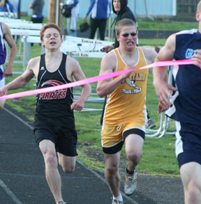 Brock Heath finished 3rd in the 1600 at Kamiah, almost catching the Timberline runner at the tape for second.