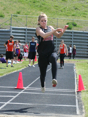 Katie Nuxoll set a personal best of 33' on this attempt in the triple jump. She wound up third at the meet.