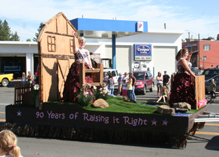 The Lewis County Fair Royalty float.