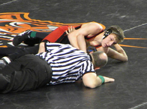 Alex Duman scores a pin in his opening round match against Tyson Wilding of Firth. Photo by Cindy Schumacher.