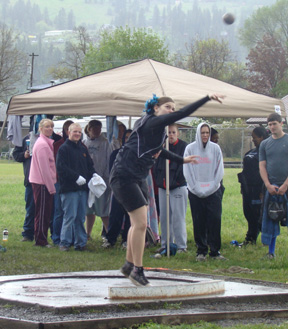 Gina Seubert in the shot put competition.