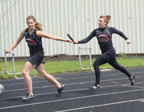 Kristin Hill hands off to Shelby VonBargen in the 4x200 relay.