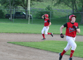 Troy Lorentz heads for third on Justin Schmidt's double.