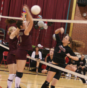 MeShel Rad tries to get the ball past a Kamiah block.