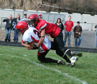 Justin Schmidt made this catch despite the defender being all over him.