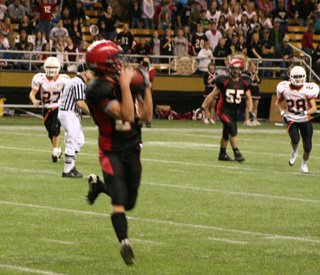 Justin Schmidt makes a wide open catch. In the background is Josh Roeper.