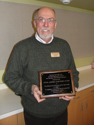 Lyle Wirtanen with the award.