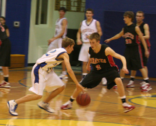 Beau Schlader defends Nezperces Jonathan Riggers. In the background are Justin and Devin Schmidt.