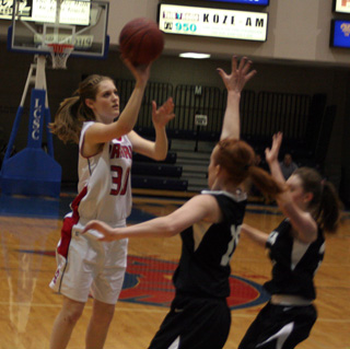 Tanna Schlader shoots in the Deary game.