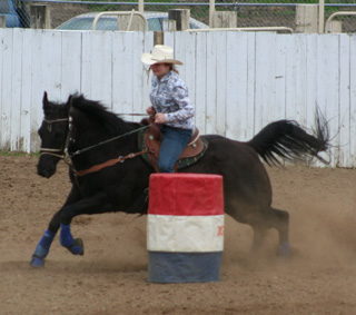 Mandi Tidwell competes in the barrels. Photo by Michelle Schaeffer.