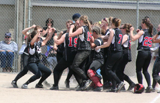 Several players do a muscle flex as they celebrate after beating Genesee for the state championship.