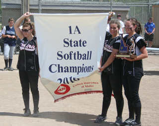 Seniors Kendra Dinning, Haleigh Schmidt and Meaghan Bruner display the state banner and trophy after receiving them from tournament director Travis Mader.