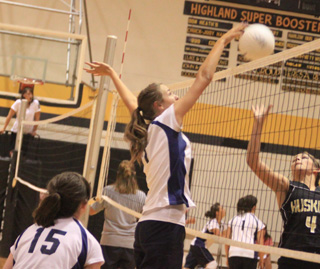 Summits Savanah Prigge blocks a Highland spike attempt at the net as Nicole Frei watches.