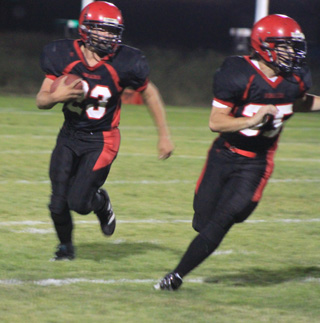 Levi Lustig runs a sweep with Cody Schumacher providing the blocking.